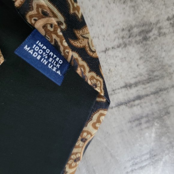 Saks Fifth Avenue Black and Sage Green Paisley Print Necktie 57 x 3.5 - Picture 5 of 10